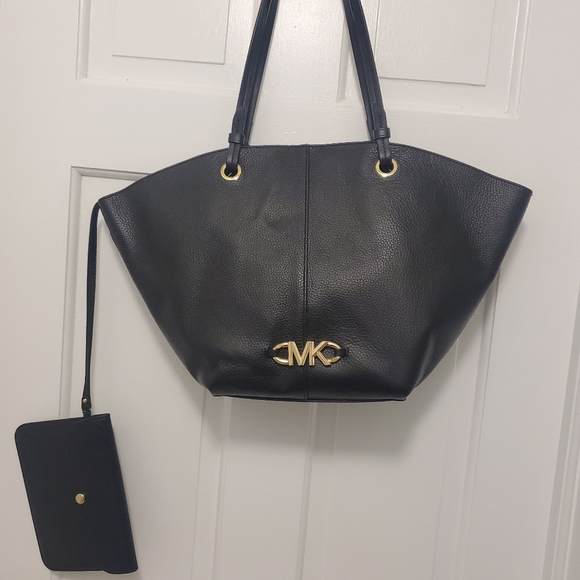 Michael Kors Izzy Black Pebble Grain Leather Tote, Classic, Stylish, Sleek - Picture 8 of 16